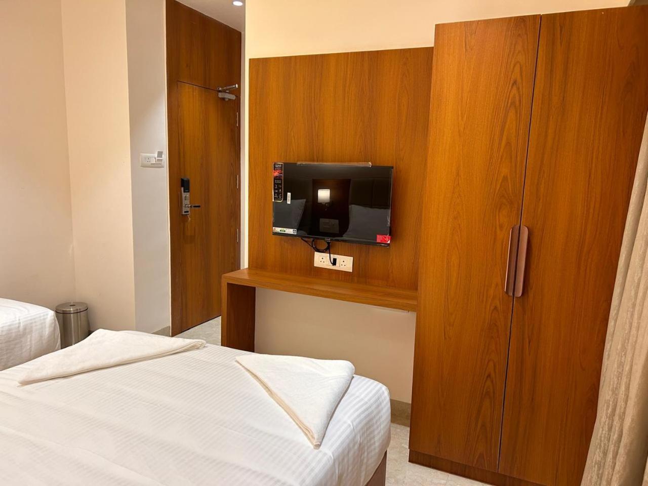 Hotel Neem Heritage Ширди Экстерьер фото