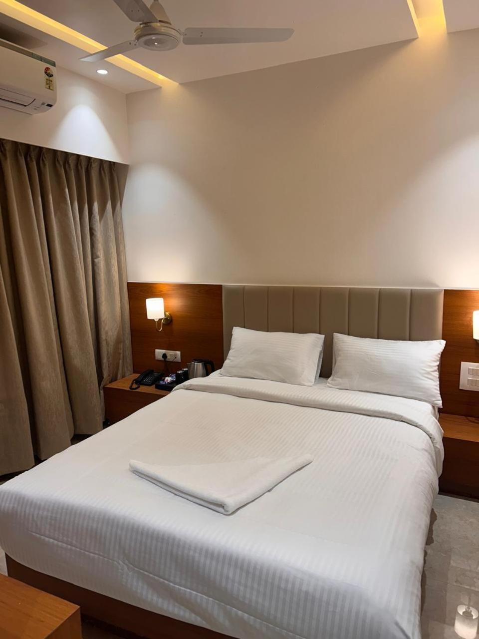 Hotel Neem Heritage Ширди Экстерьер фото