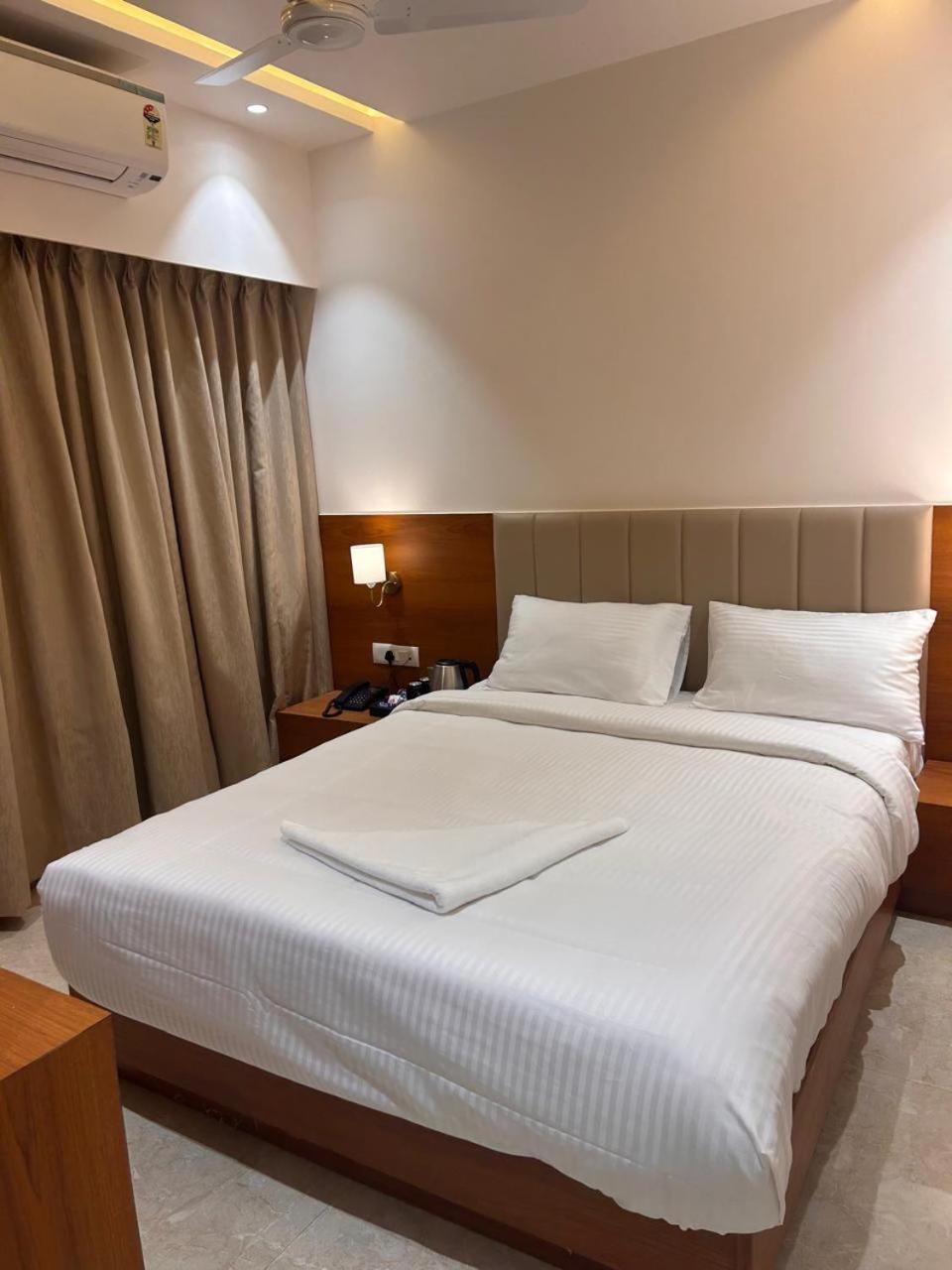 Hotel Neem Heritage Ширди Экстерьер фото