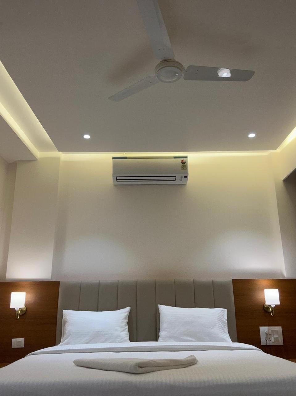 Hotel Neem Heritage Ширди Экстерьер фото