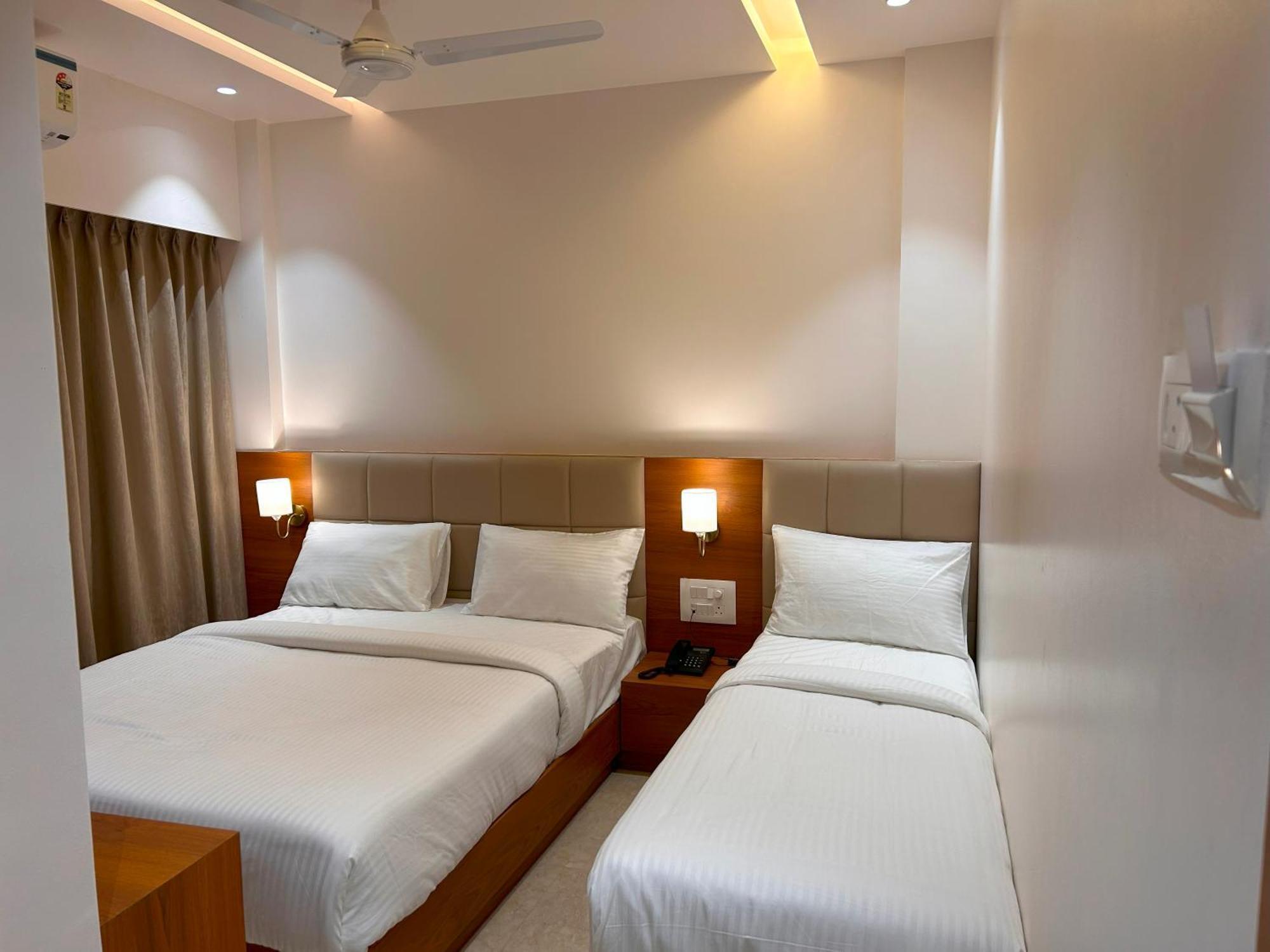 Hotel Neem Heritage Ширди Экстерьер фото
