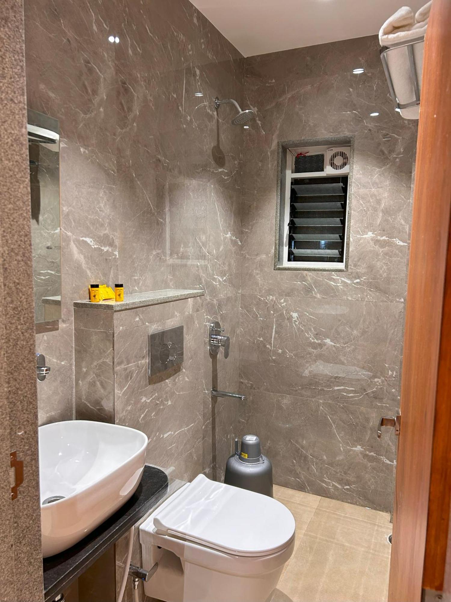 Hotel Neem Heritage Ширди Экстерьер фото