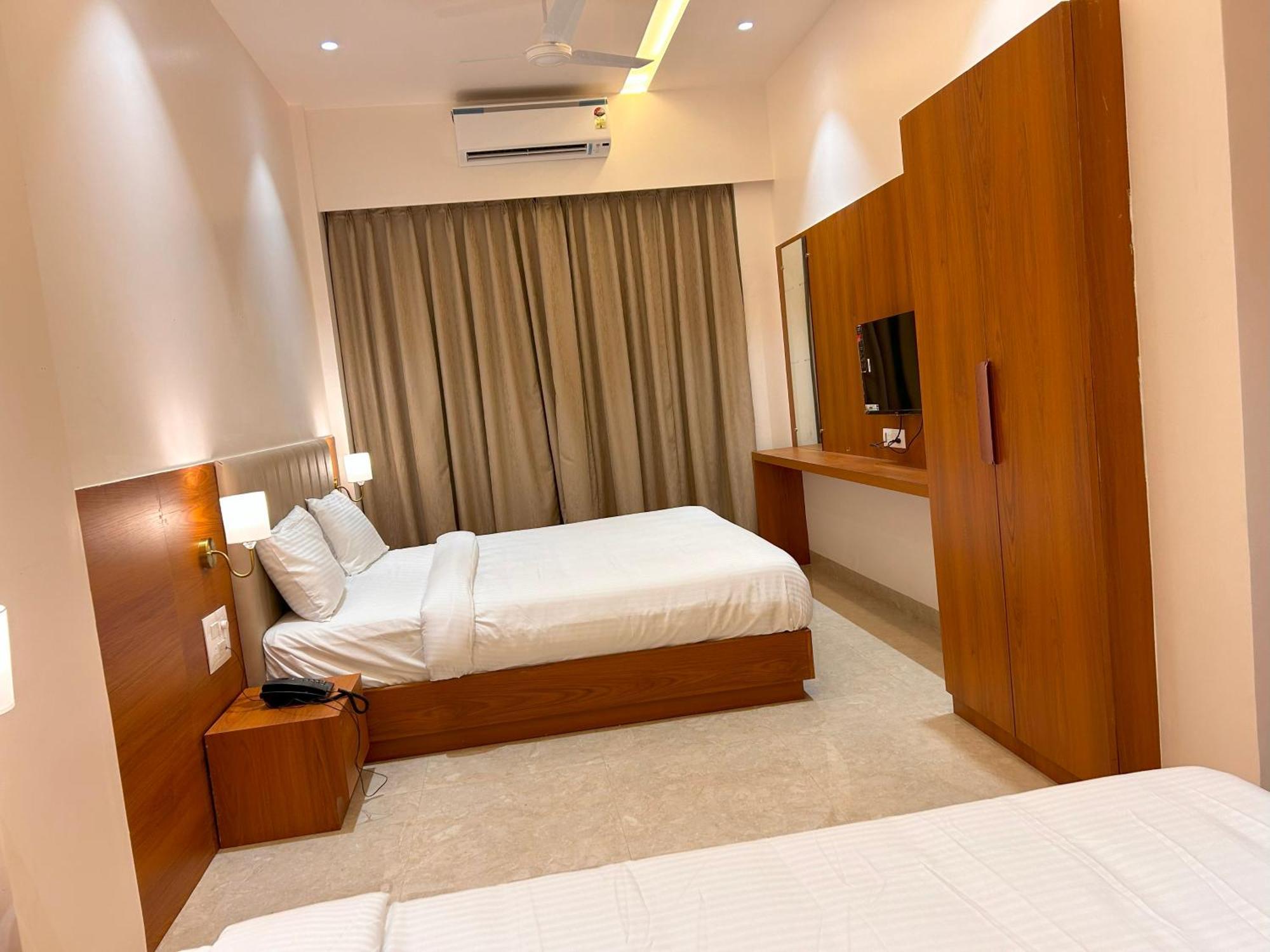 Hotel Neem Heritage Ширди Экстерьер фото